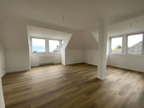 Helle Wohnung im Herzen von Remscheid mit Stellplatz, 42853 Remscheid, Dachgeschosswohnung